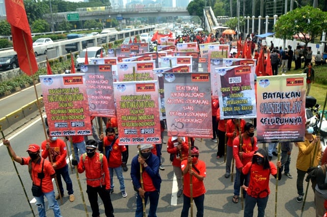 Aksi demonstrasi di Gedung DPR RI (foto/Elvis Sendow/Sinarharapan.com)