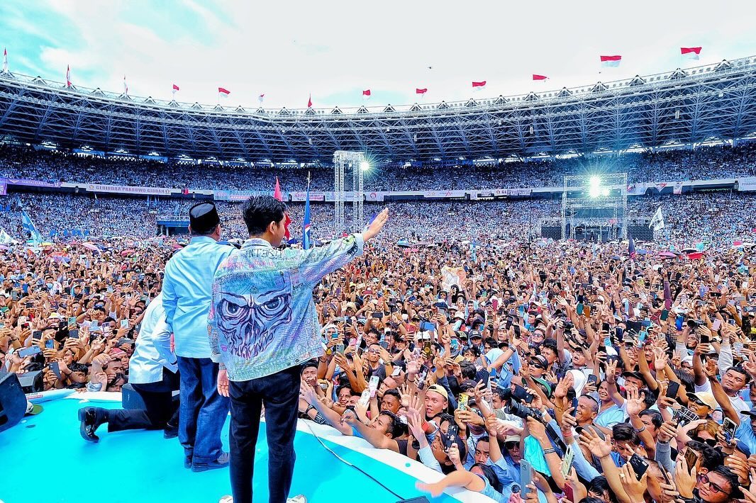 Prabowo dan Gibran saat menyapa para pendukungnya. (Foto/Instagram: Prabowo)