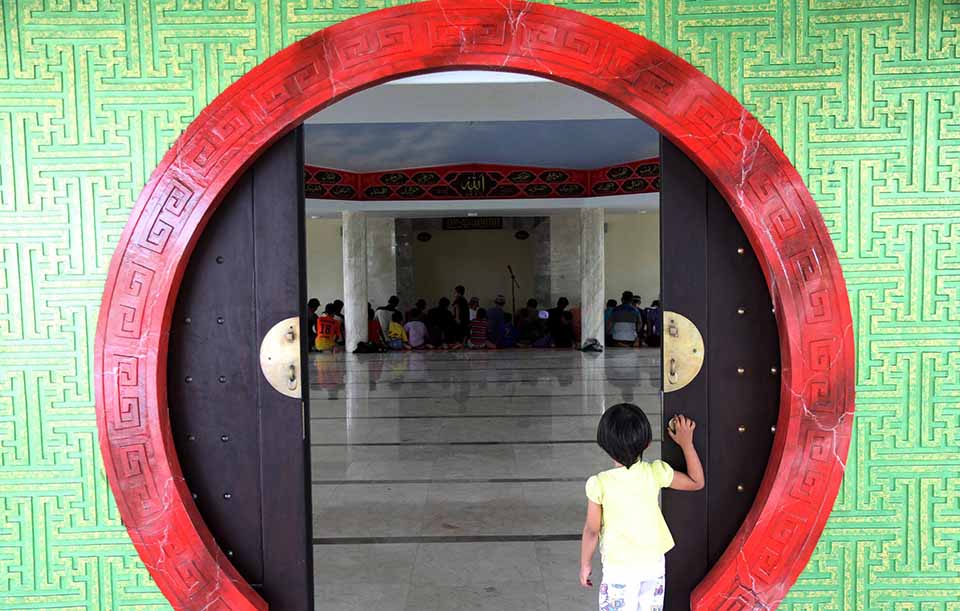 Suasana Masjid Babah Alun di Jalan Papanggo, kolong Tol Wiyoto Wiyono, Warakas, Jakarta Utara, Selasa (19/3/2024).(Indonesiaglobe/Oke Atmaja)