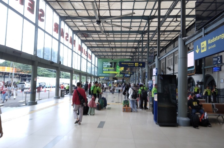 Situasi Stasiun Pasar Senen. (Indonesiaglobe/Mufit)