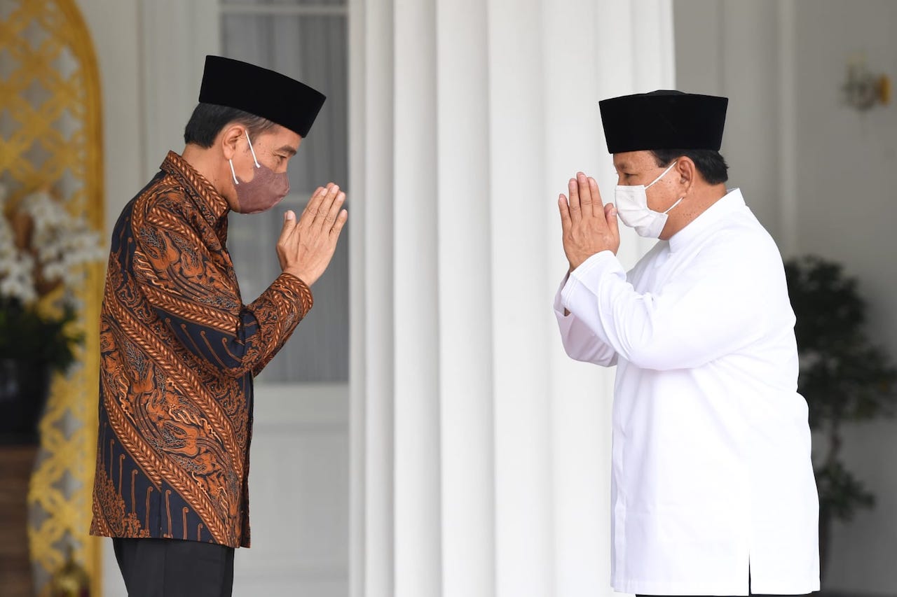 Presiden Jokowi (kiri) dan Prabowo Subianto (kanan). (foto/BPMI Setpres)