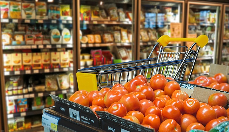 Ilustrasi mencari bahan makanan di supermarket (Foto/Pixabay)
