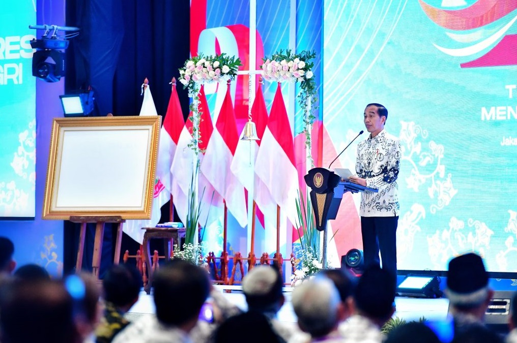 Presiden Jokowi membuka Kongres XXIII PGRI, di Hotel Grand Sahid Jaya, Jakarta, Sabtu (02/03/2024). (Foto: BPMI Setpres)