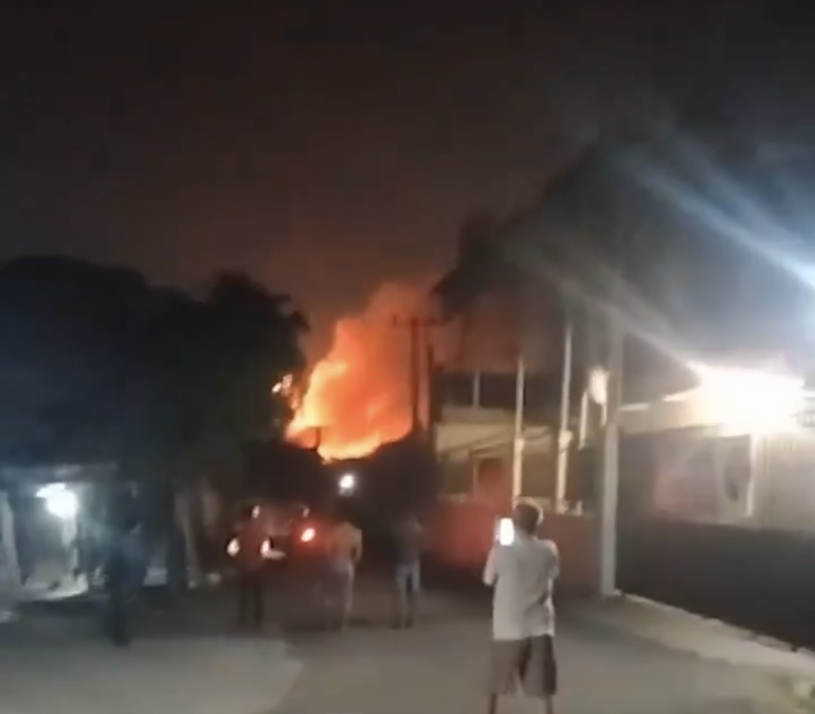 Kebakaran terjadi di Gudang peluru. (Foto/instagram/infocileungsiid)