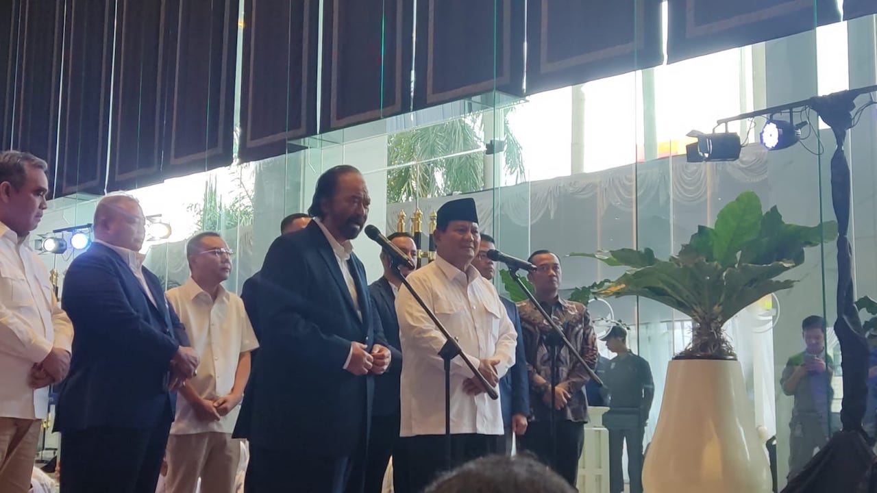 Prabowo Subianto dan Surya Paloh saat konpers di NasDem Tower. (Indonesiaglobe/Ahda Bayhaqi).