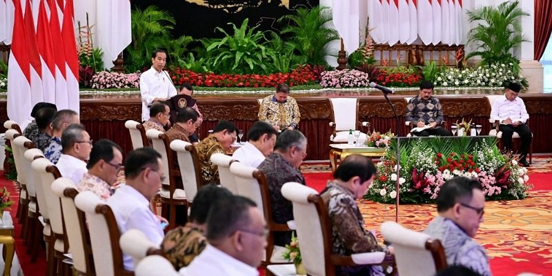 Presiden Jokowi memimpin rapat (Foto: Sinpo.id/Setneg)
