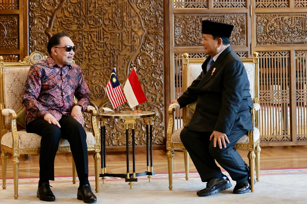 Momen Anwar Ibrahim sambut kedatangan Prabowo. (Foto/Gerindra)