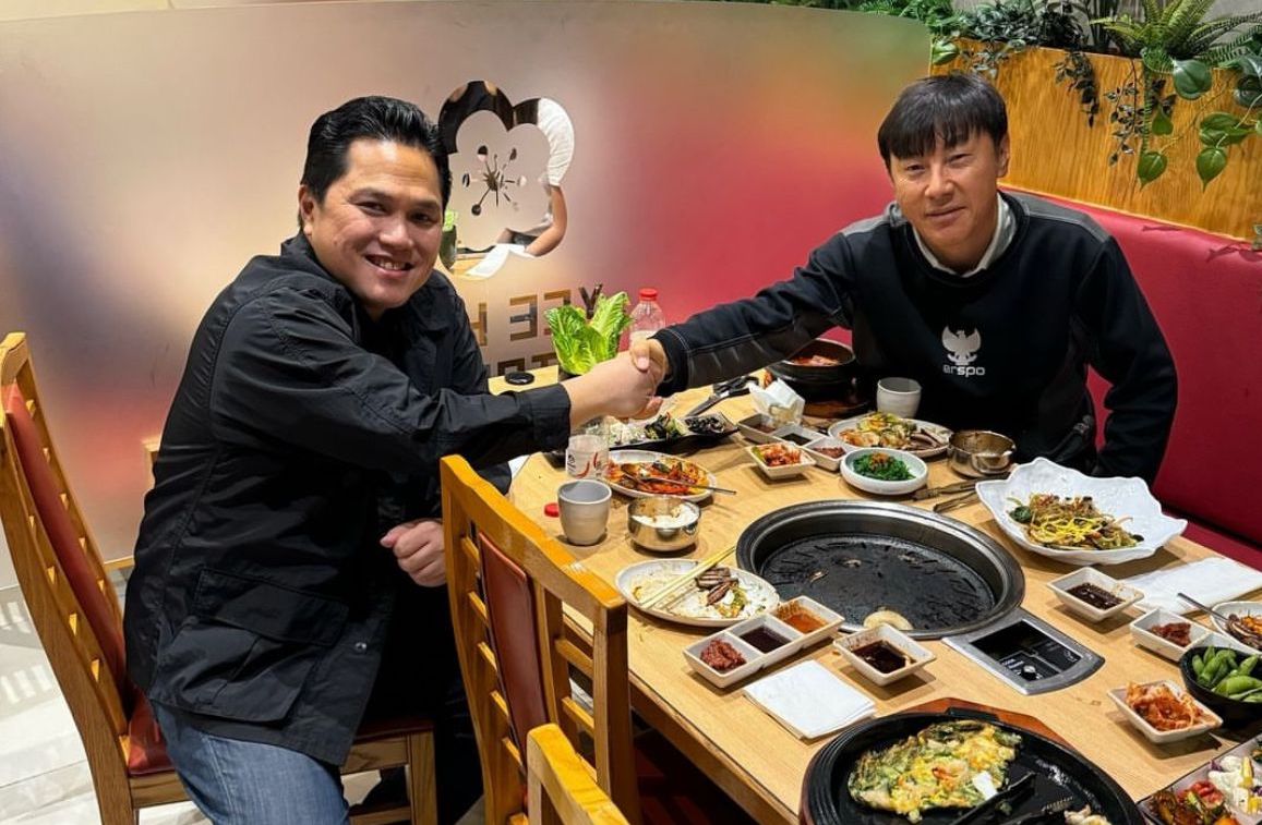 Ketua Umum PSSI Erick Thohir (kiri) dan Shin Tae-yong (kanan). (Foto/instagram/erickthohir).