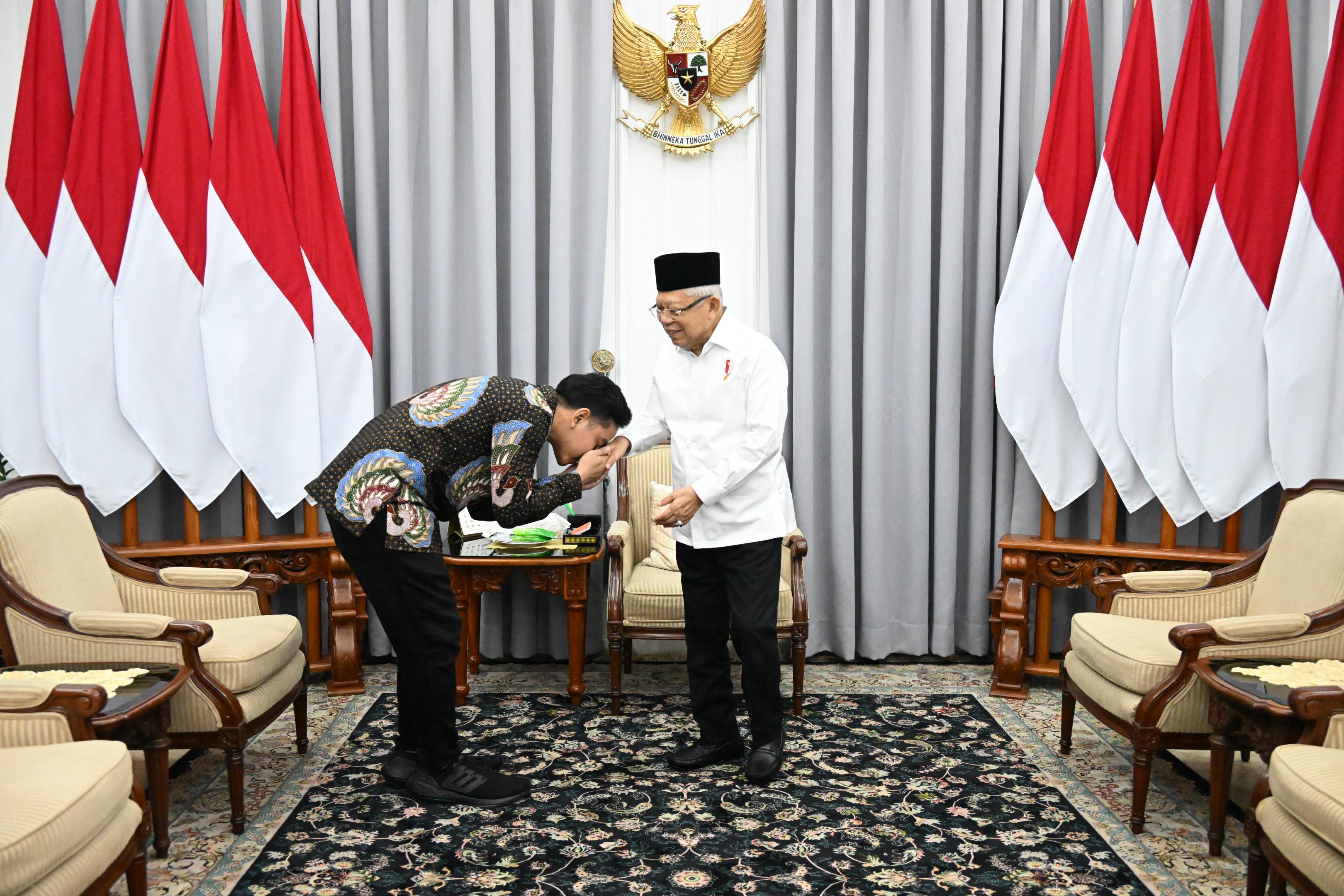 Gibran Rakabuming Raka bertemu Wakil Presiden Ma'ruf Amin. (Foto/BPMI)