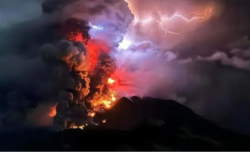 Gunung Ruang erupsi (Foto/PVMBG)