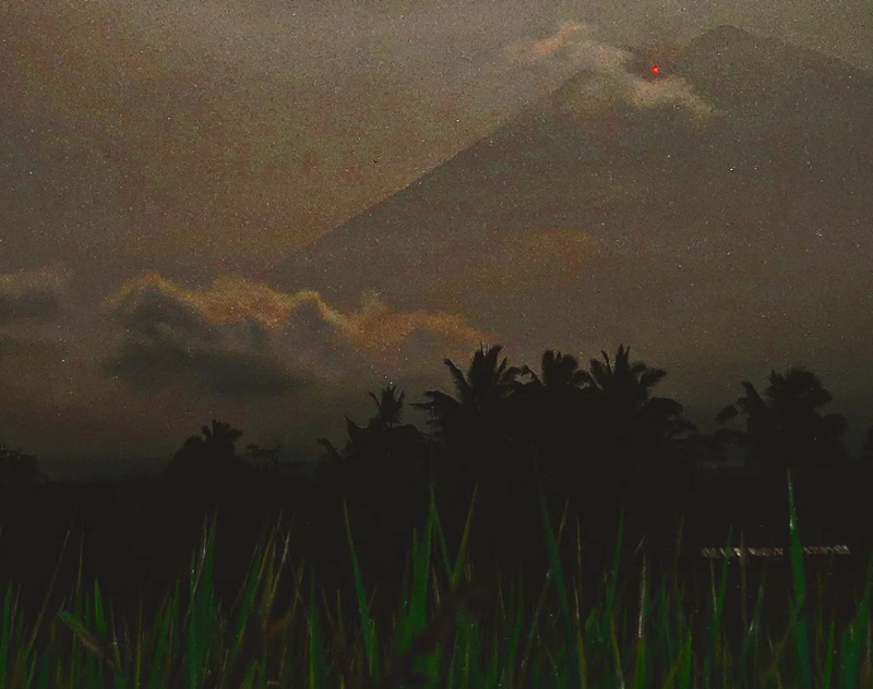 Gunung Semeru erupsi (Foto/Inst Semeru Privat Adventure Team)