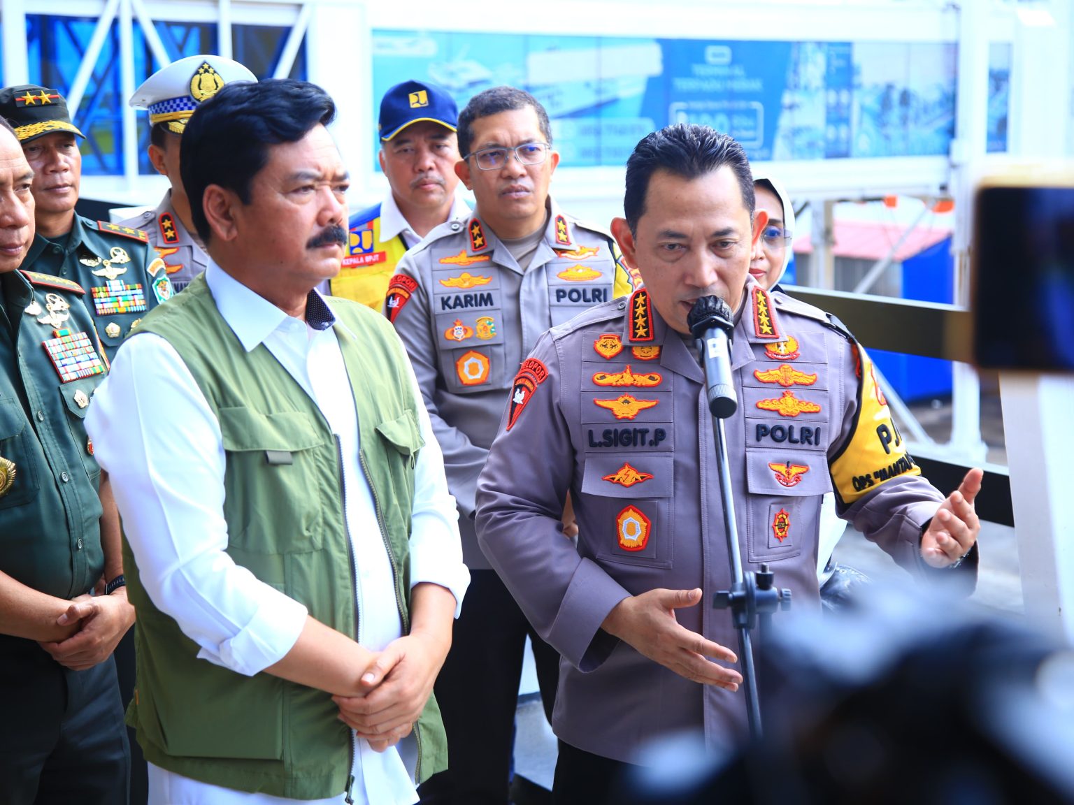 Kapolri Jenderal Polisi Listyo Sigit Prabowo (kanan). (Foto/Div Humas Polri).