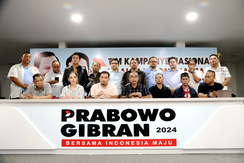 Pimpinan Relawan Prabowo -Gibran sampaikan arahan dan ibauan bapak Prabowo untuk membatalkan aksi damai pendukun 02. (BeritaNasional/Elvis Sendouw).