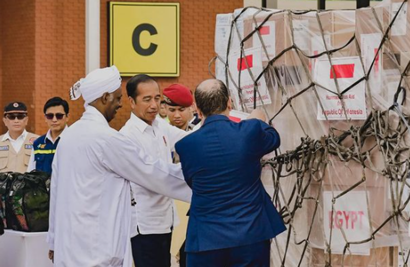 Momen Jokowi lepas bantuan kemanusiaan untuk Palestina dan Sudan. (Foto/Instagram: Joko Widodo)