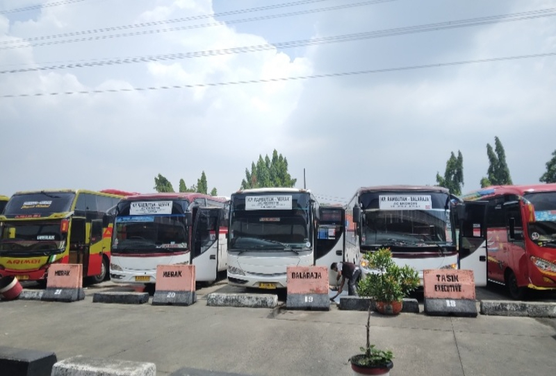 Suasana mudik di terminal Kampung Rambutan. (Foto/Mufit)