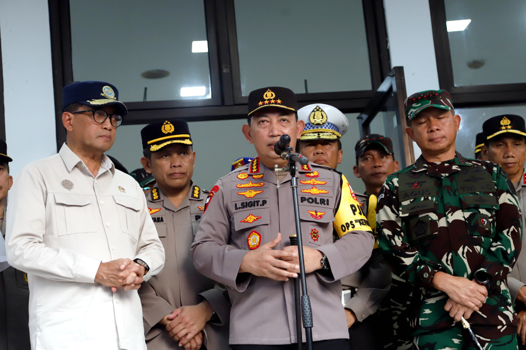 Kapolri Jenderal Listyo Sigit Prabowo saat di RSUD Karawang. (BeritaNasional/Elvis).