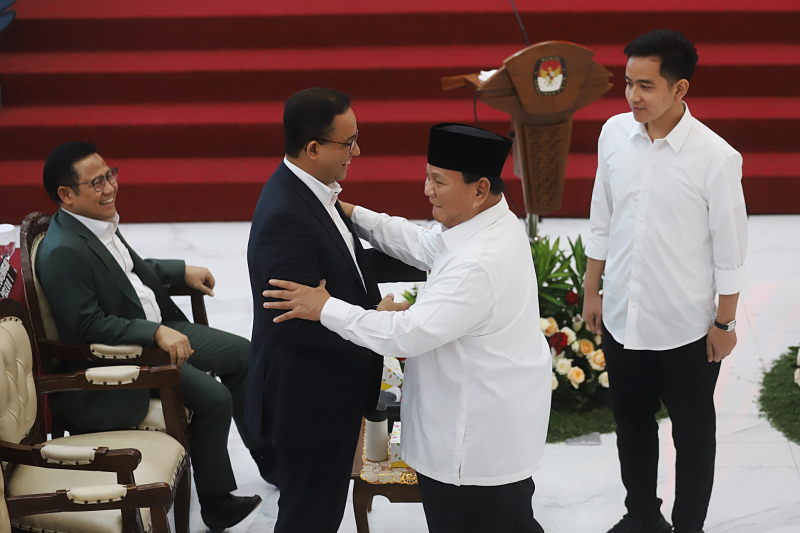 Momen Prabowo Subianto saat bersalaman dengan Anies Baswedan. (BeritaNasional/Elvis).