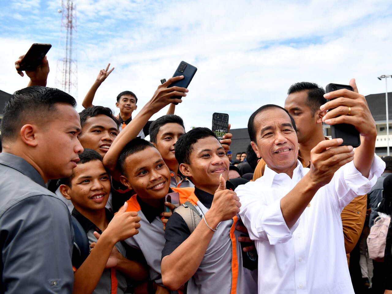 Presiden Jokowi bersama siswa SMK. (Foto/Dok Setpres)