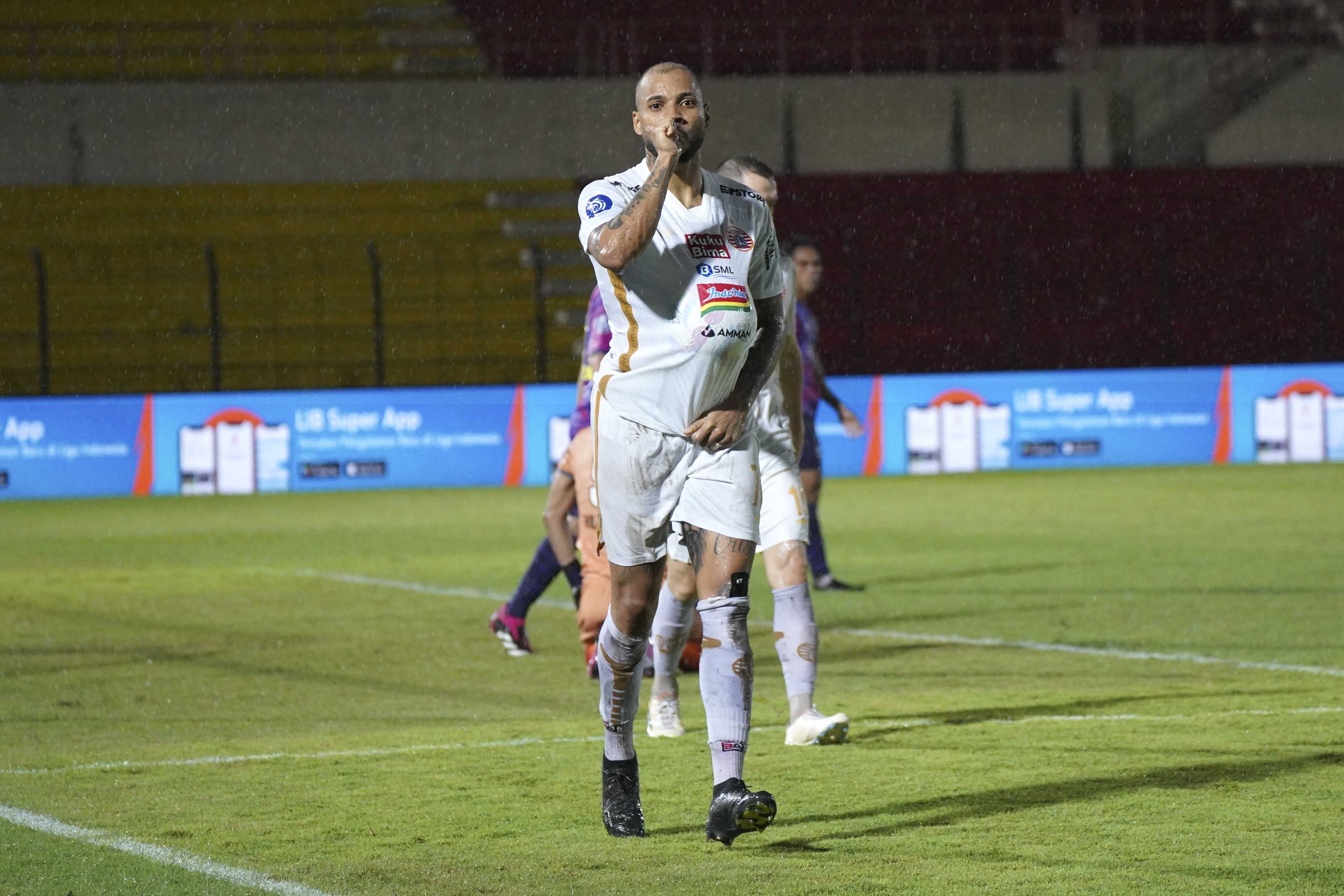 Striker Persija Gustavo Almeida saat mencetak gol ke gawan Rans. (Foto/Persija)