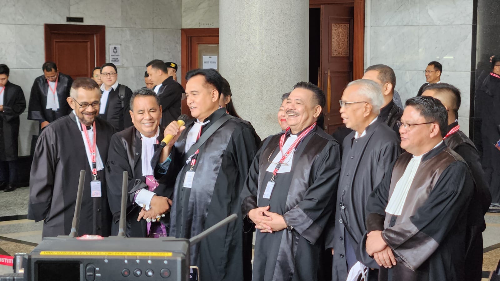 Tim kuasa hukum Prabowo-Gibran di Mahkamah Konstitusi. (Beritanasional.com/Panji Septo)