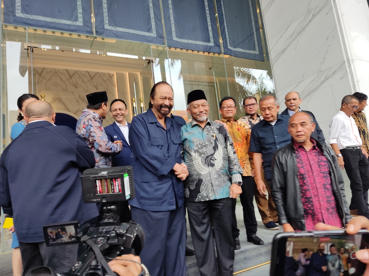 Ketum NasDem Surya Paloh dan Presiden PKS Ahmad Syaikhu bertemu di kantor NasDem. (BeritaNasional/Ahda Bayhaqi).