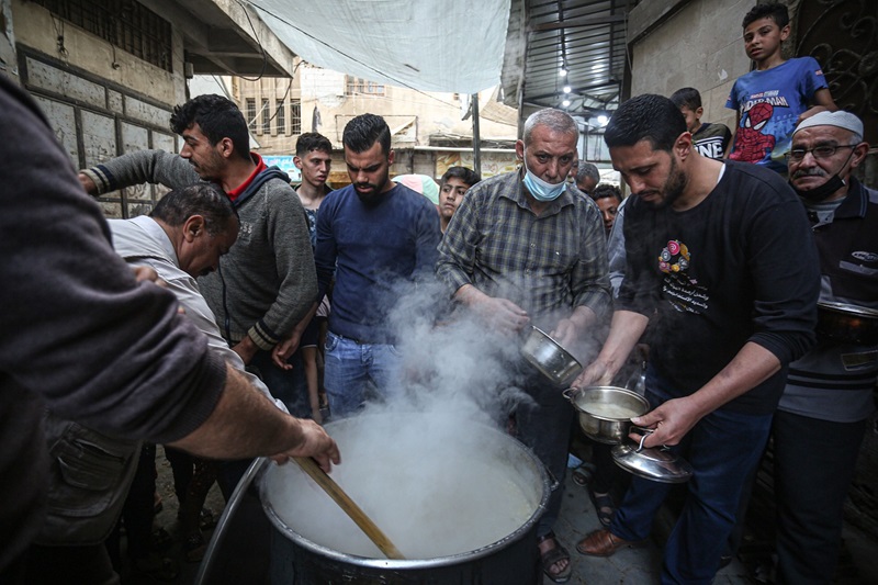 Suasana warga di Gaza antri makan (Foto/Pixabay)