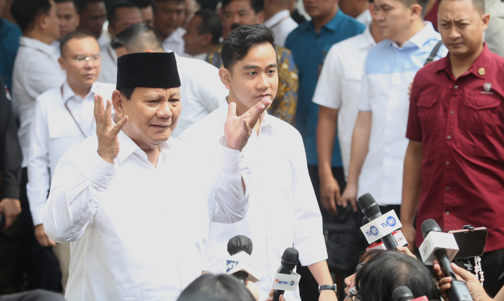 Capres-cawapres nomor urut 2 Prabowo Subianto-Gibran Rakabuming Raka tiba di kantor KPU RI, Jakarta, Rabu (24/4/2024). (BeritaNasional.com/Oke Atmaja)