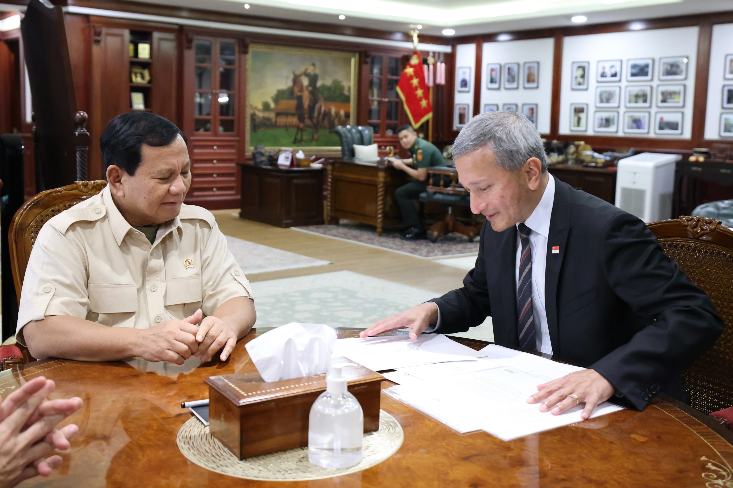 Menteri Pertahanan RI Prabowo Subianto menerima kunjungan dari Menlu Singapura Vivian Balakrishnan. (Foto/Tim Prabowo)