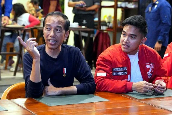Presiden Jokowi bersama Ketum PSI Kaesang Pangarep. (Foto/Dok PSI)