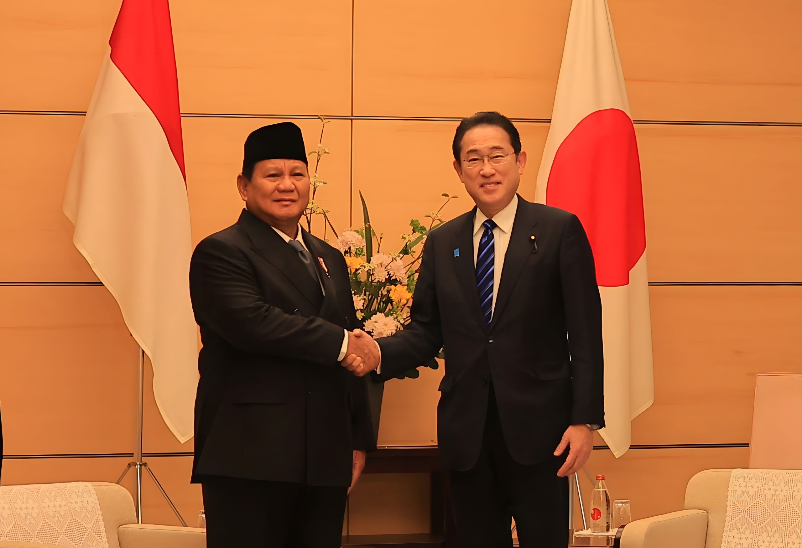 Presiden terpilih Prabowo Subianto saat Bertemu Perdana Menteri Jepang Fumio Kishida. (Foto/Dok Tim Prabowo)