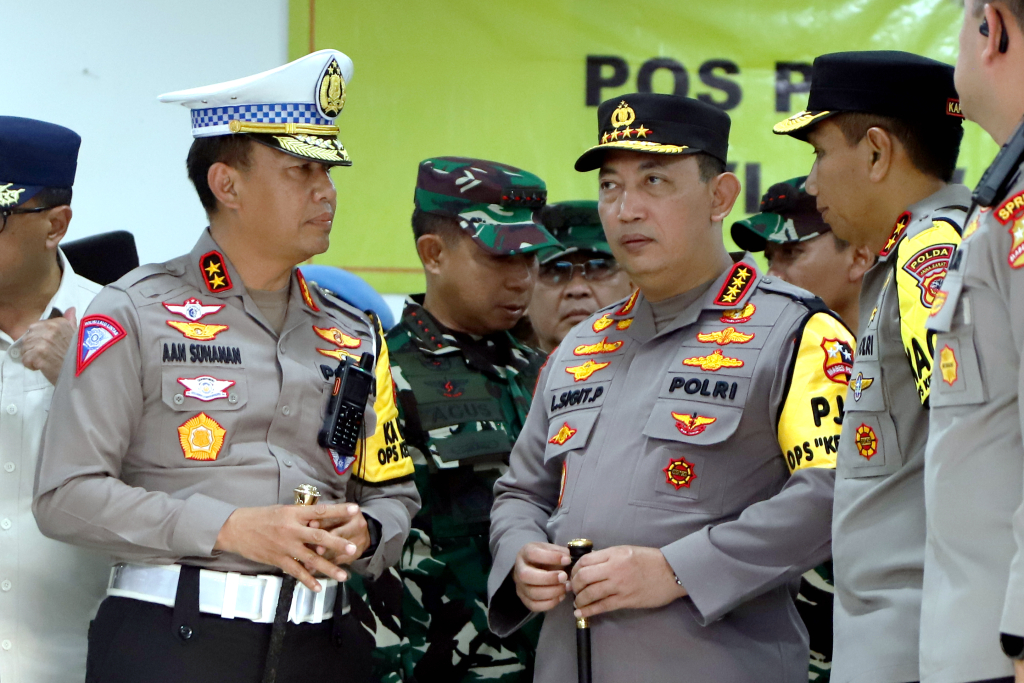 Kapolri Jenderal Listyo Sigit Prabowo (kanan). (BeritaNasional/Elvis Sendouw).