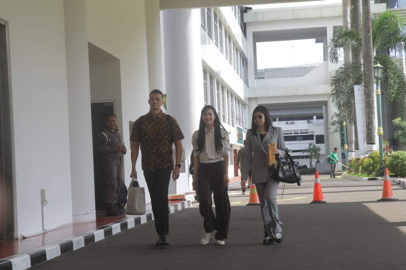 Sandra Dewi saat tiba di Gedung Kejaksaan Agung RI. (Foto/Oke Atmaja)