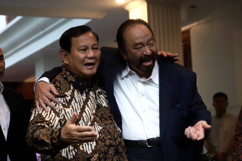 Ketua Umum Partai NasDem Surya Paloh sambangi Presiden terpilih Prabowo Subianto di Kartanegara,  Jakarta, Kamis (25/4/2024). (BeritaNasional/Elvis Sendouw)