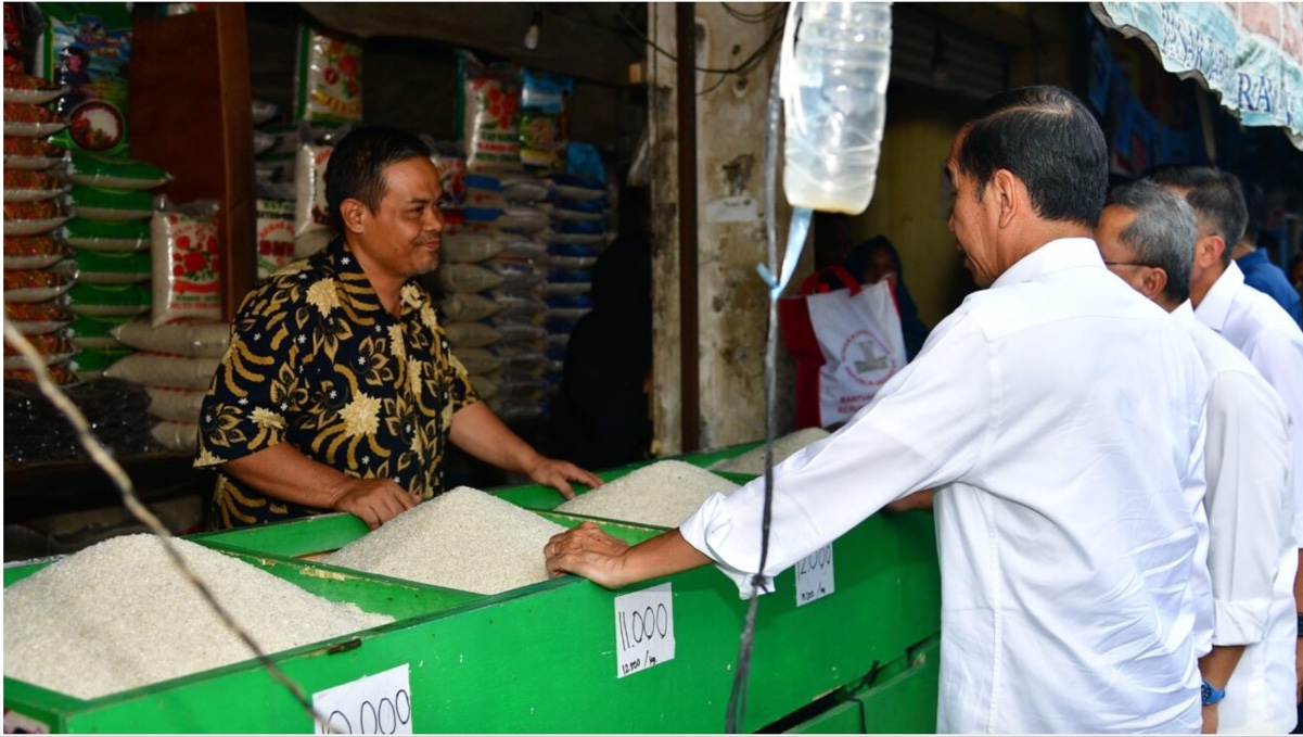 Presiden Jokowi tinjau pasar di Karawang. (Foto/Sekretariat Presiden).