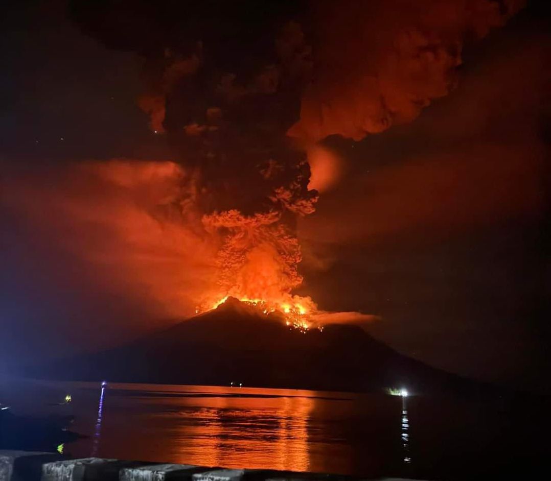 Erupsi gunung Ruang. (Foto/BNPB).