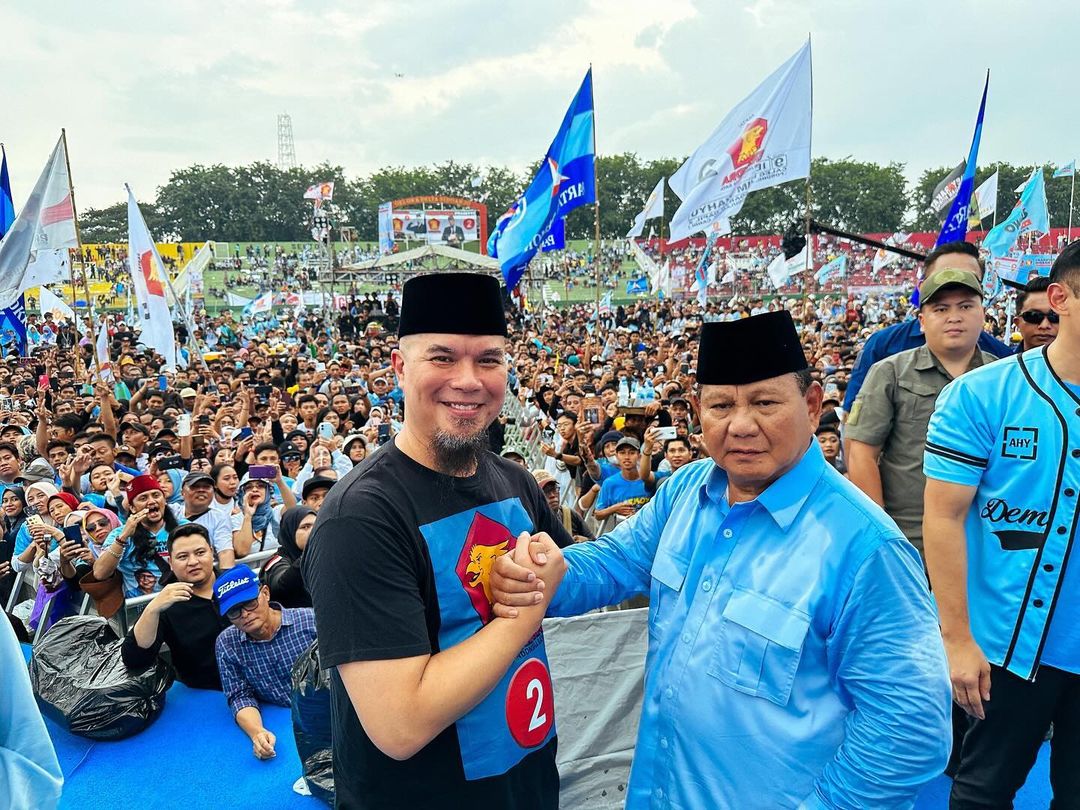 Ahmad Dhani (kiri) saat berpose dengan Prabowo Subianto. (Foto/instagram/ahmaddhaniofficial).
