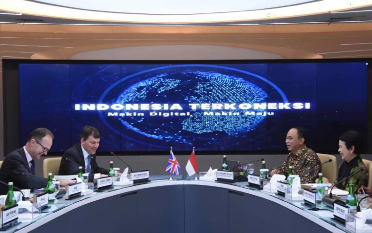 Terima Menteri Inggris, Menteri Budi Arie jajaki peluang kerja sama digital. (Foto/Humas Kominfo)
