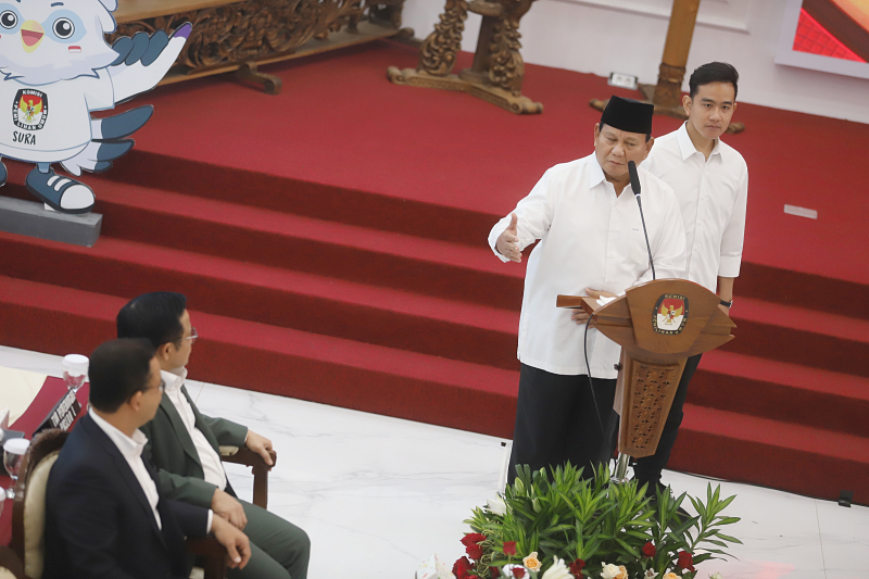 Prabowo Subianto dan Gibran Rakabuming Raka saat ditetapkan sebagai presiden dan wakil presiden terpilih. (Foto/Elvis)