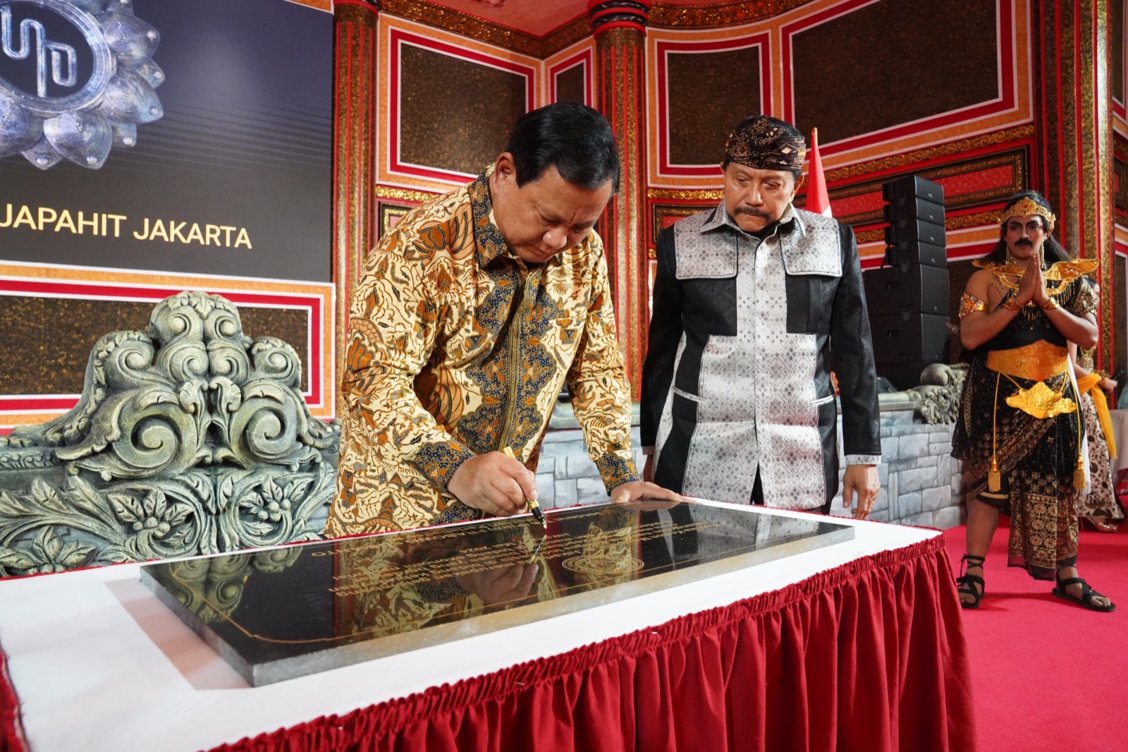 Prabowo saat menghadiri acara peresmian replika Kraton Majapahit oleh Hendropriyono. (Foto/Tim Prabowo).