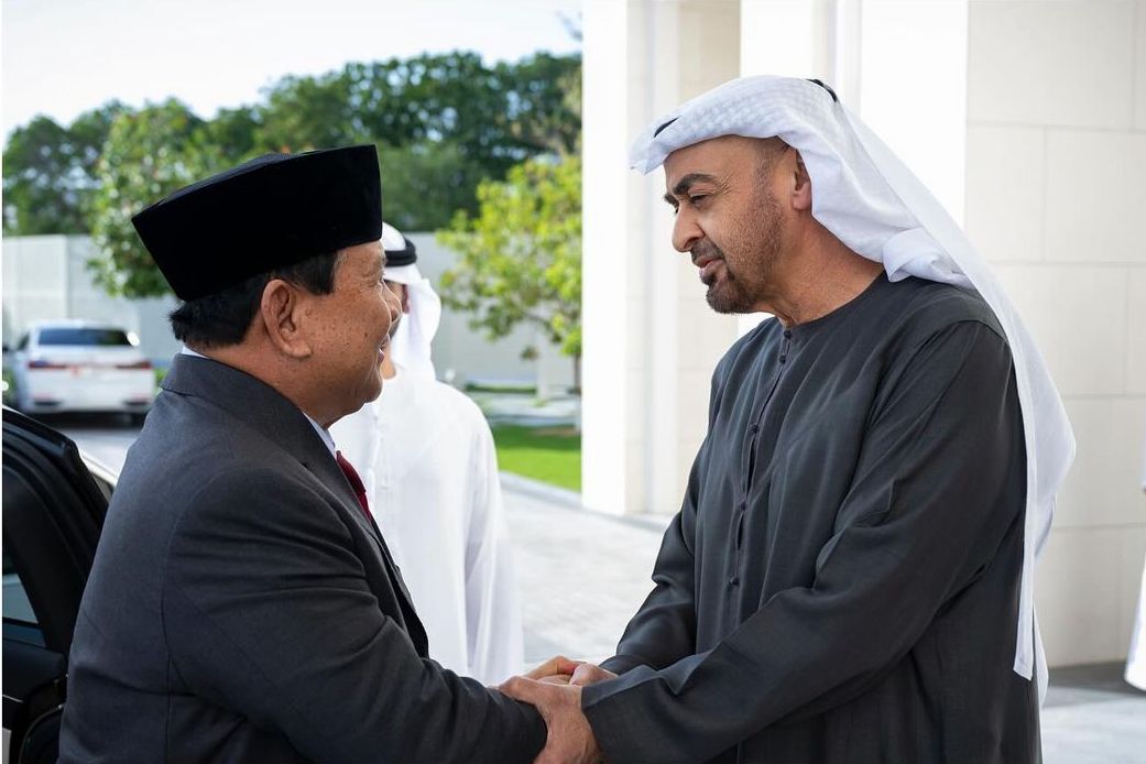 Menhan Prabowo Subianto menerima penganugerahan Zayed Medal dari MBZ. (Foto/Kemhan RI).