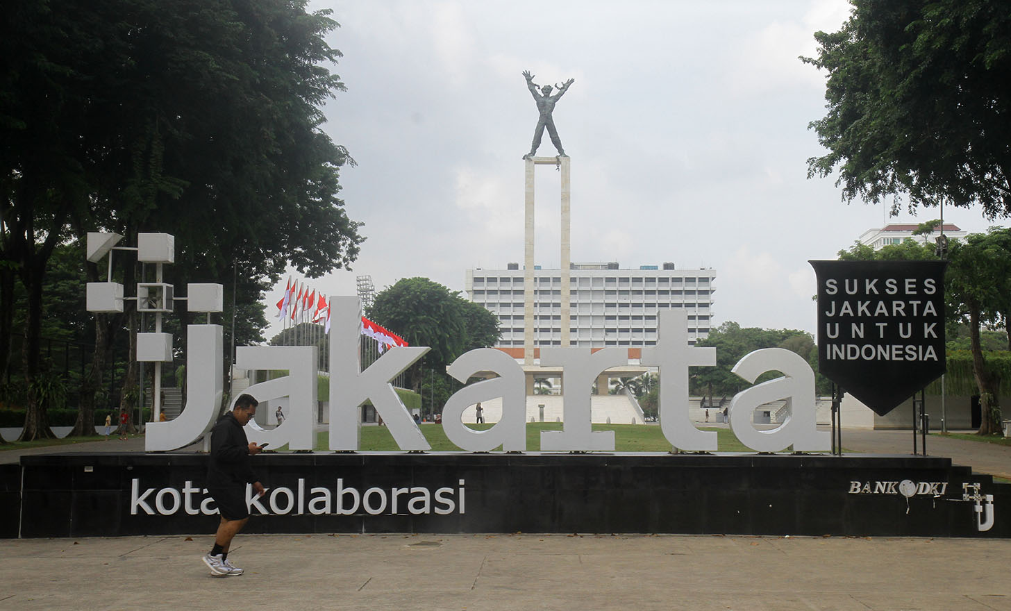 Suasana di jalan Jenderal Sudirman Jakarta, Kamis (01/52024). (BeritaNasional.Com/Oke Atmaja)