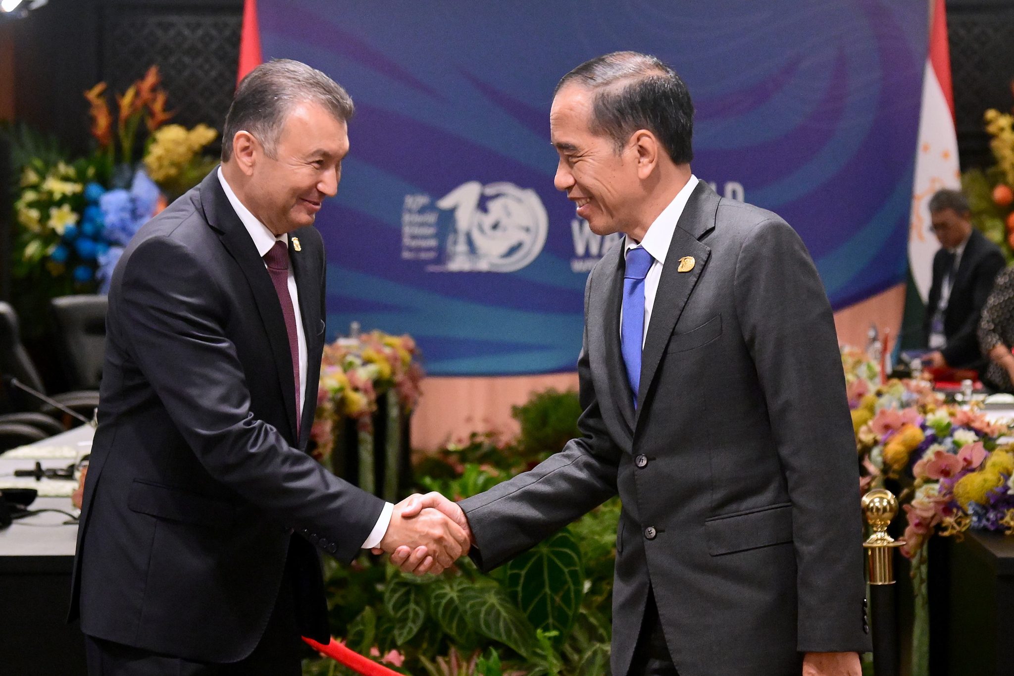Presiden Jokowi mengadakan pertemuan bilateral dengan Perdana Menteri Tajikistan Qohir Rasulzoda. (Foto/BPMI)