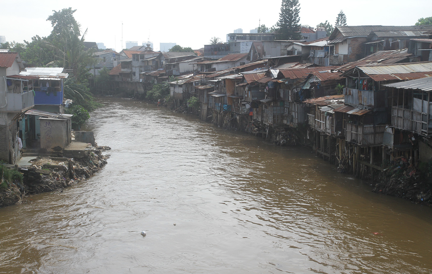 Suasana di Sungai Ciliwung, Manggarai, Jakarta, Rabu (15/5/2024). (BeritaNasional.com/Oke Atmaja)