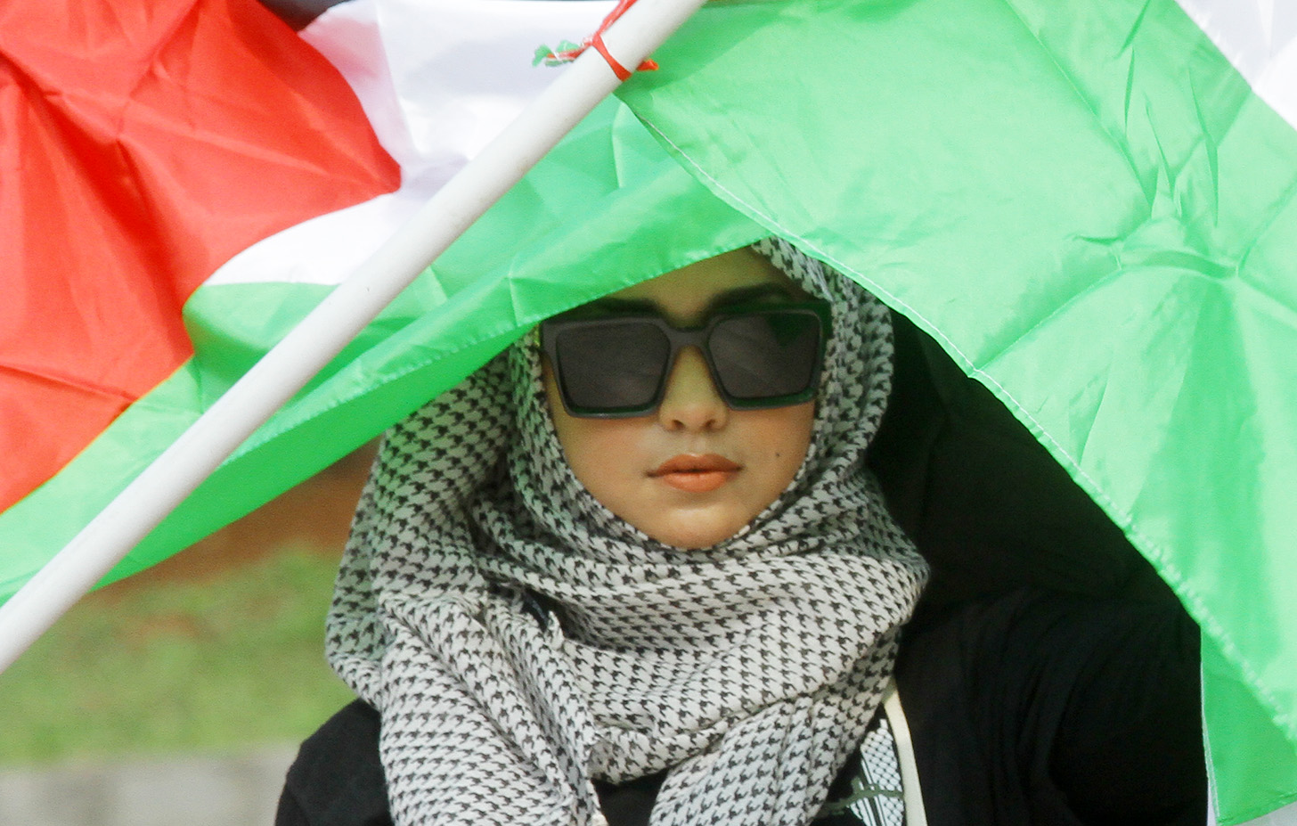 Massa dari Komite Solidaritas Palestina menggelar aksi bela Palestina di Tugu Proklamasi,Jakarta, Sabtu (15/6/2024).  (BeritaNasional.Com/Oke Atmaja)