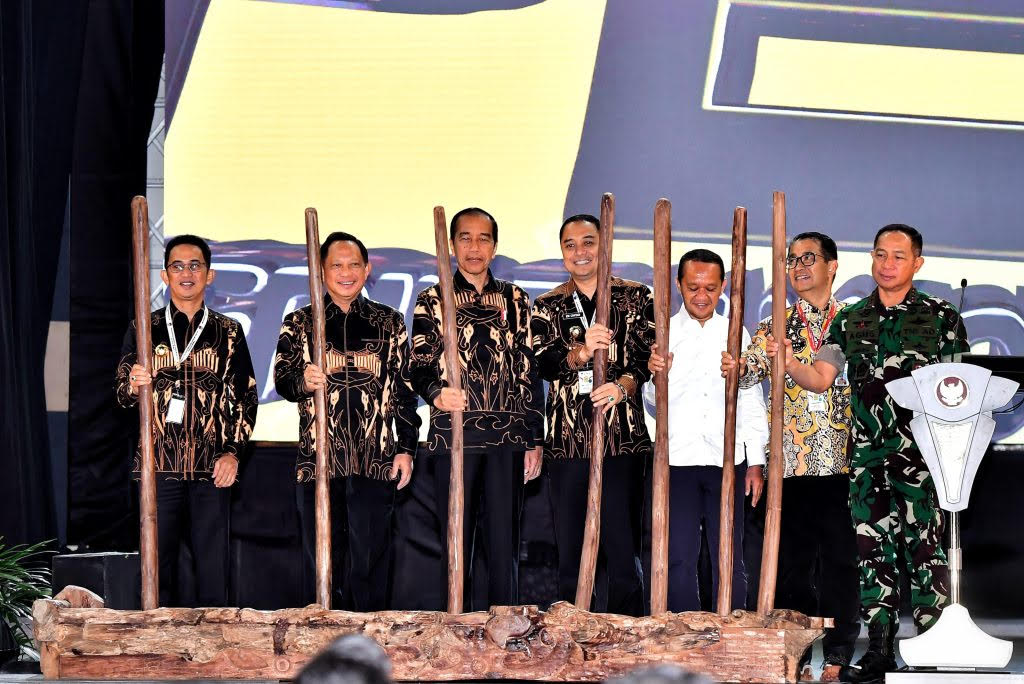 Presiden RI Joko Widodo (Jokowi) saat membuka rakernas Apeksi XVII 2024 di Kota Balikpapan, Kalimantan Timur, Selasa (4/6/2024). (Foto/Setkab)
