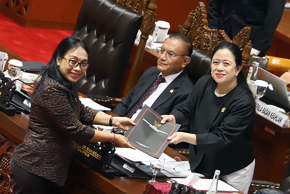 Menteri Pemberdayaan Perempuan dan Perlindungan Anak I Gusti Ayu Bintang Darmawati  sampaikan  tanggapan pemerintah atas hasil pembahasan DPR atas RUU KIA. (BeritaNasional/Elvis Sendouw)