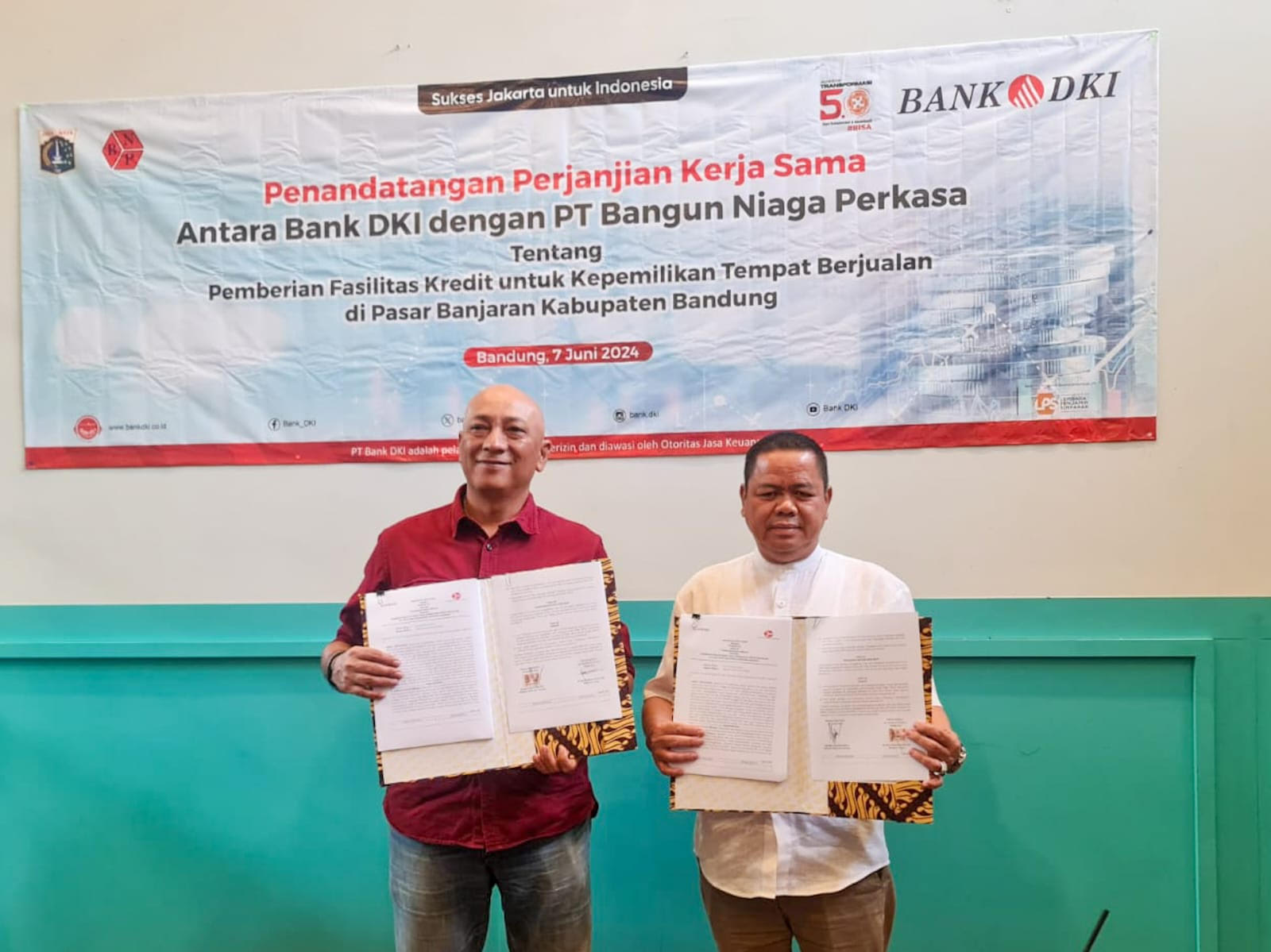 Bank DKI bekerja sama dengan PT Bangun Niaga Perkasa untuk memberikan kredit untuk membeli kjios di Pasar Sehat Banjaran. (Foto/Bank DKI)