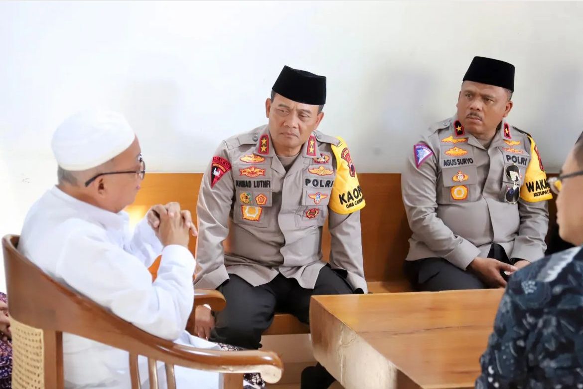 Kapolda Jawa Tengah Irjen Ahmad Luthfi (tengah). (foto/instagram/irjenpol_ahmadluthfi).