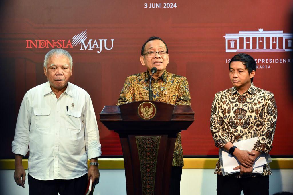 Menteri Sekretaris Negara Pratikno memberikan keterangan pers di Istana. (Foto/BPMI).