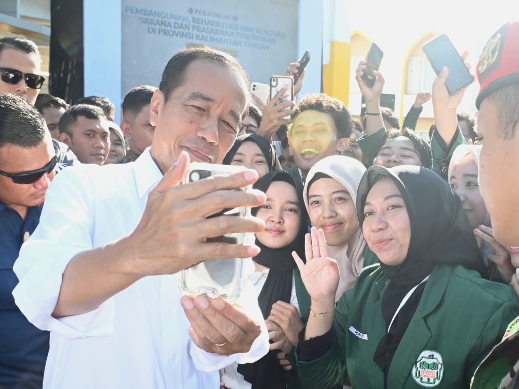 Presiden Jokowi meresmikan pembangunan, rehabilitasi, dan renovasi infrastruktur pendidikan di provinsi Kalimantan Tengah. (Foto/BPMI).